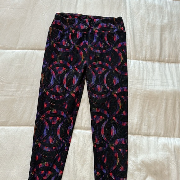 LulaRoe buttery soft leggings. - Picture 2 of 5